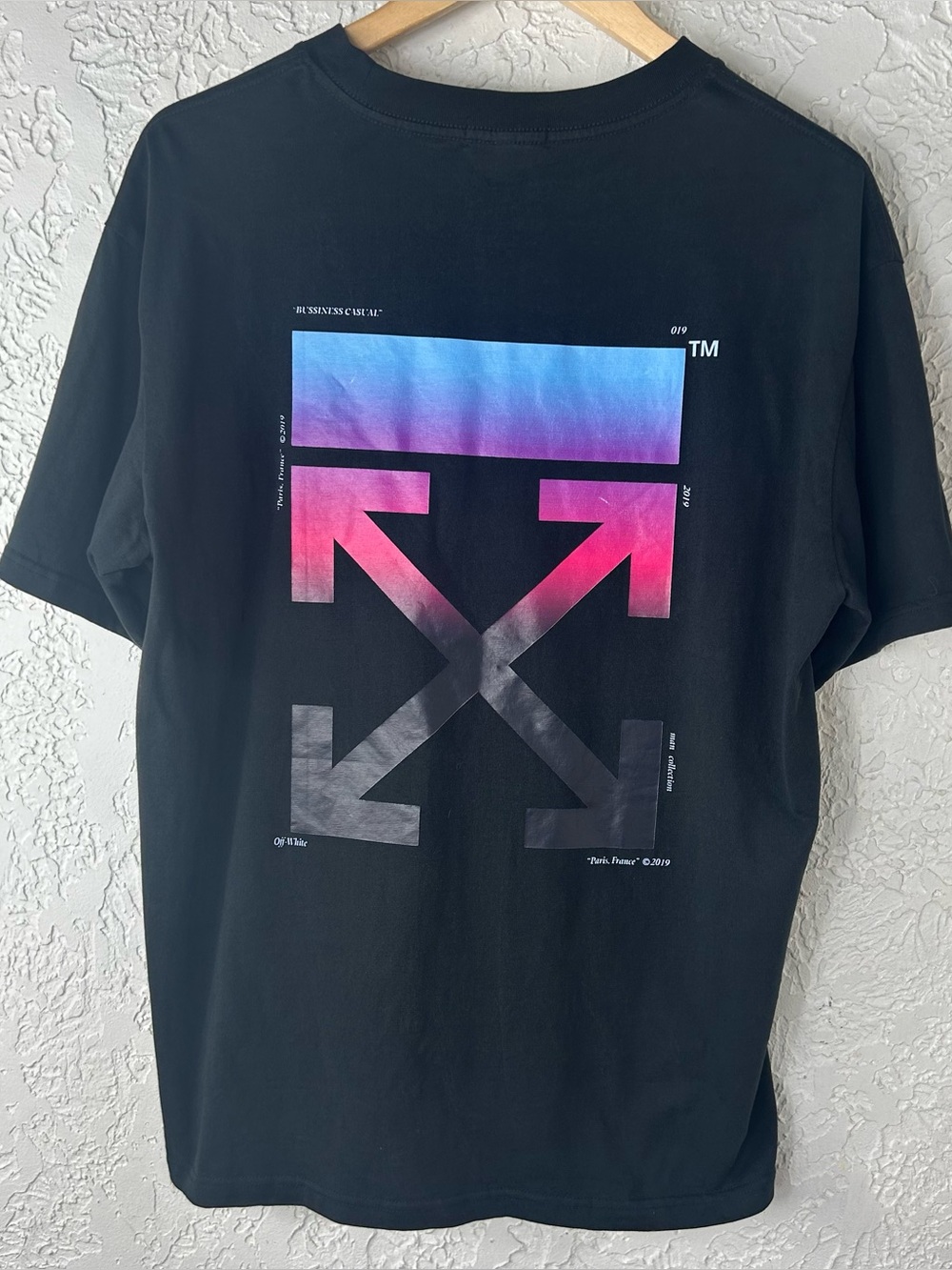 OFF-WHITE  Fall Winter 2019 Gradient Arrow Graphic T-Shirt Men’s Size XL
